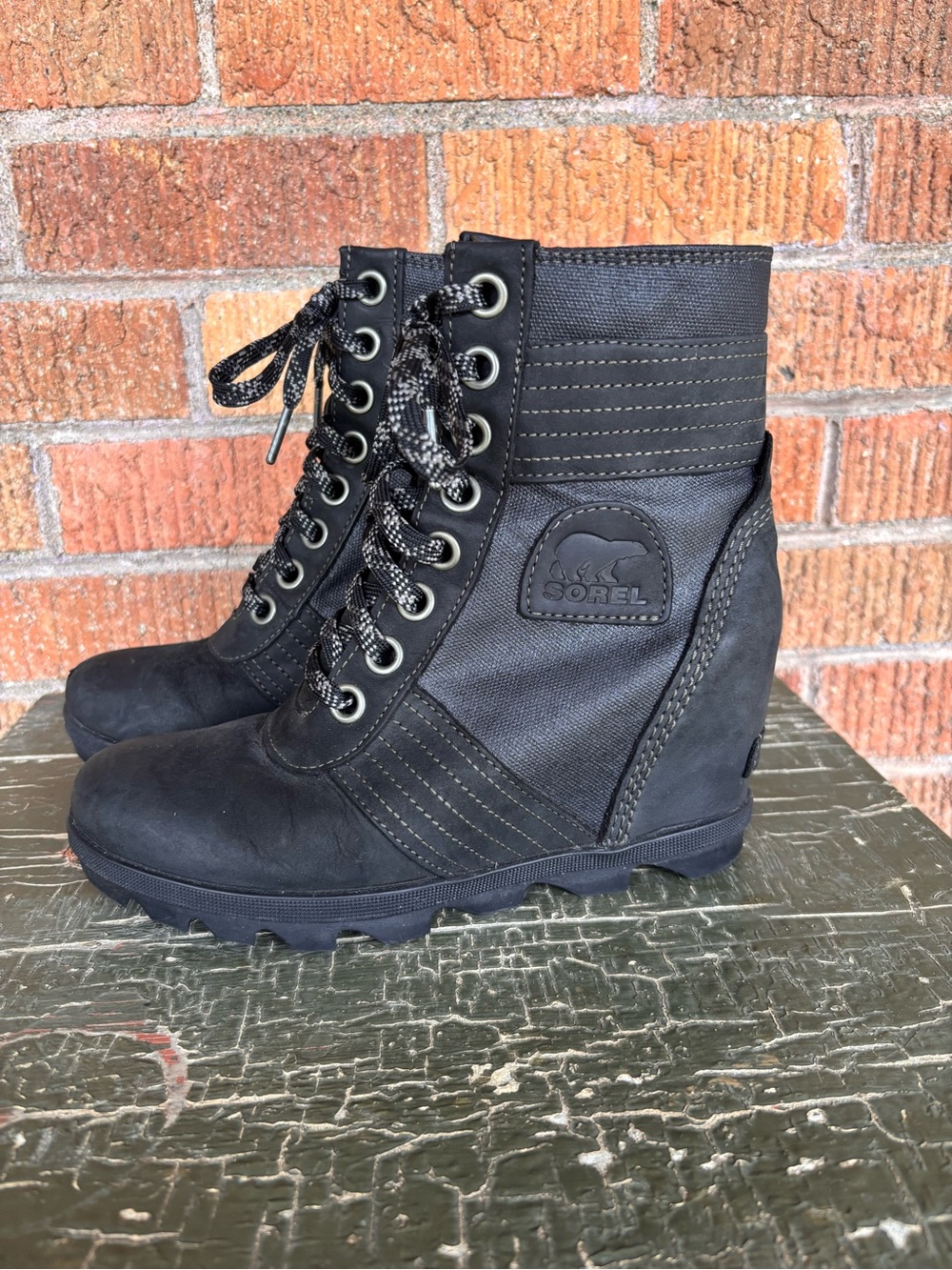 SOREL LEXIE Wedge Black Women's Boots Lace Up size 7